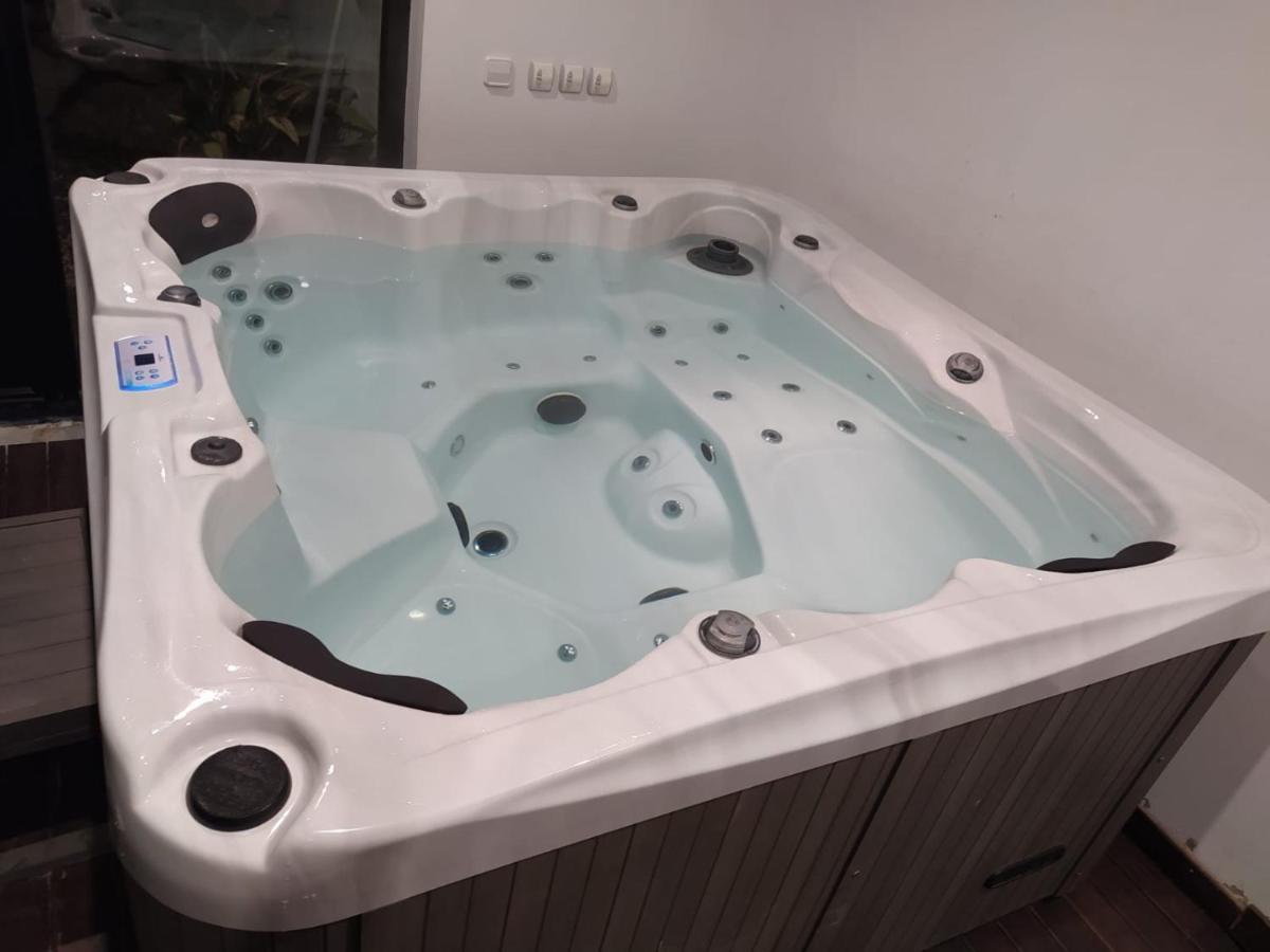 Casa Ceca De La Playa Y Barcelona, Con Piscina Climatizada Y Jacuzzi Vila Vallromanes Exterior foto